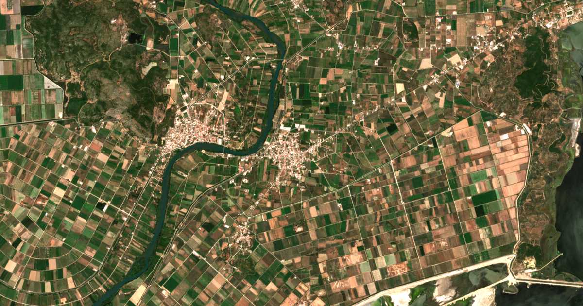 Satellitenkarte von Neochórion