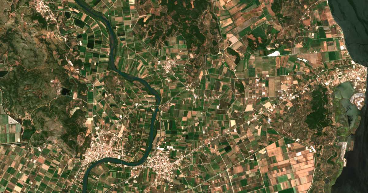 Satellitenkarte von Platánia