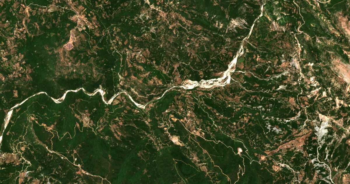 Satellitenkarte von Géfyra Baniá