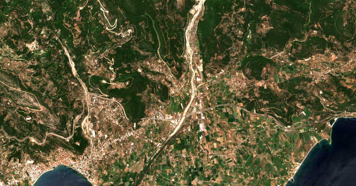 Satellitenkarte von Káto Dáfni