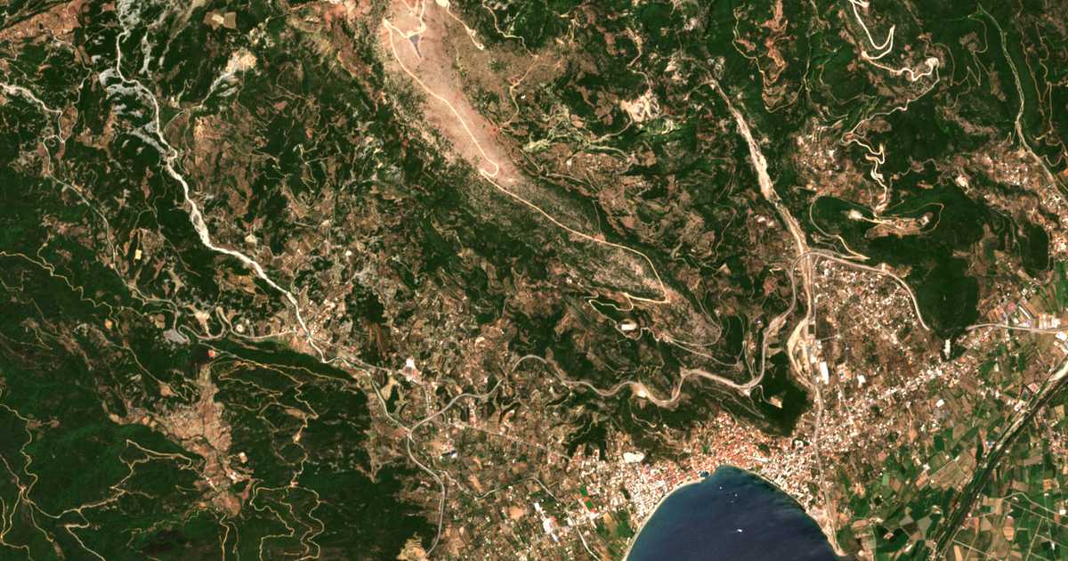 Satellitenkarte von Léfka Vomvokoús