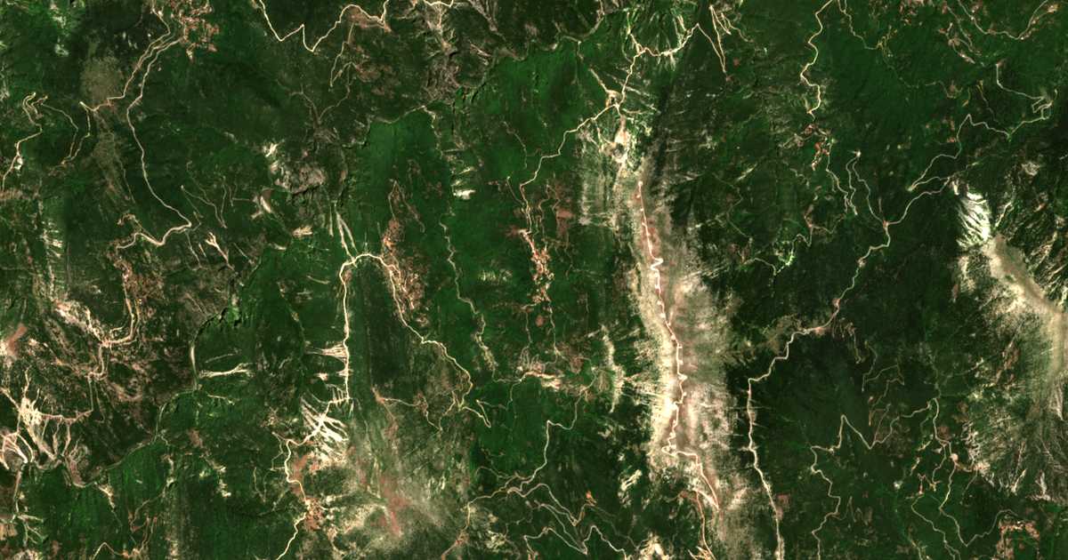 Satellitenkarte von Perísta