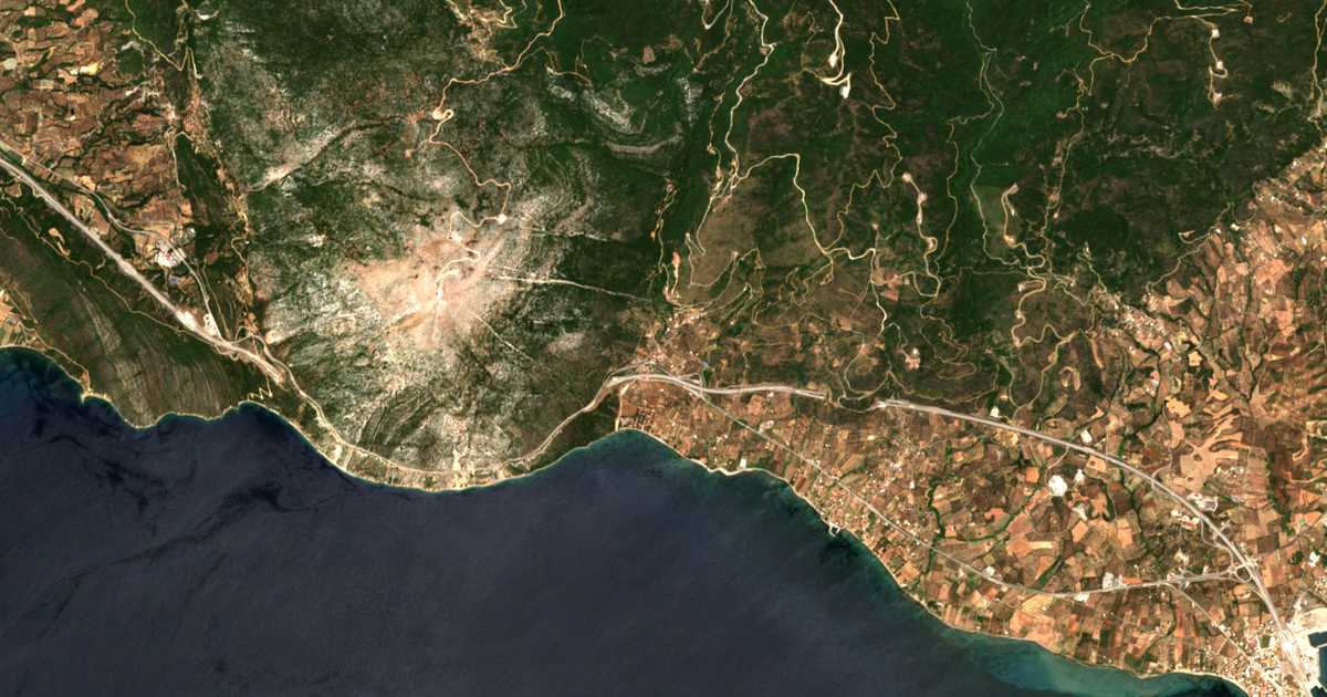 Satellitenkarte von Ríza