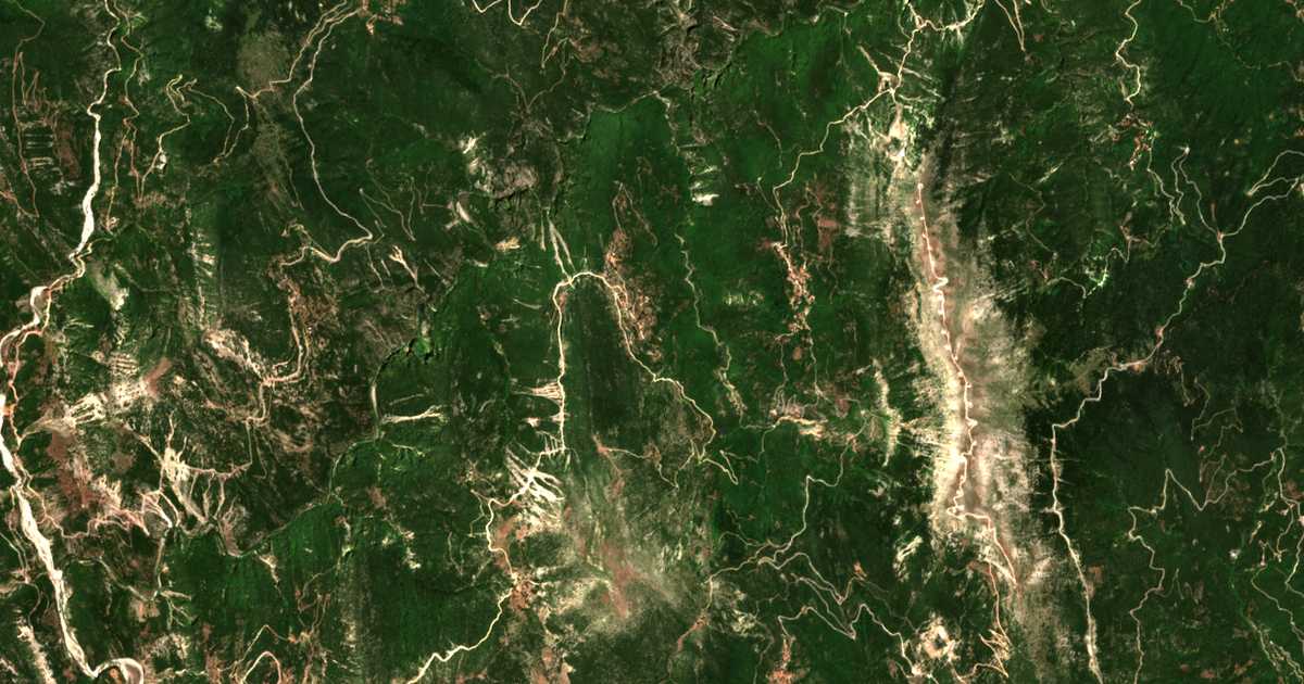 Satellitenkarte von Pérkos