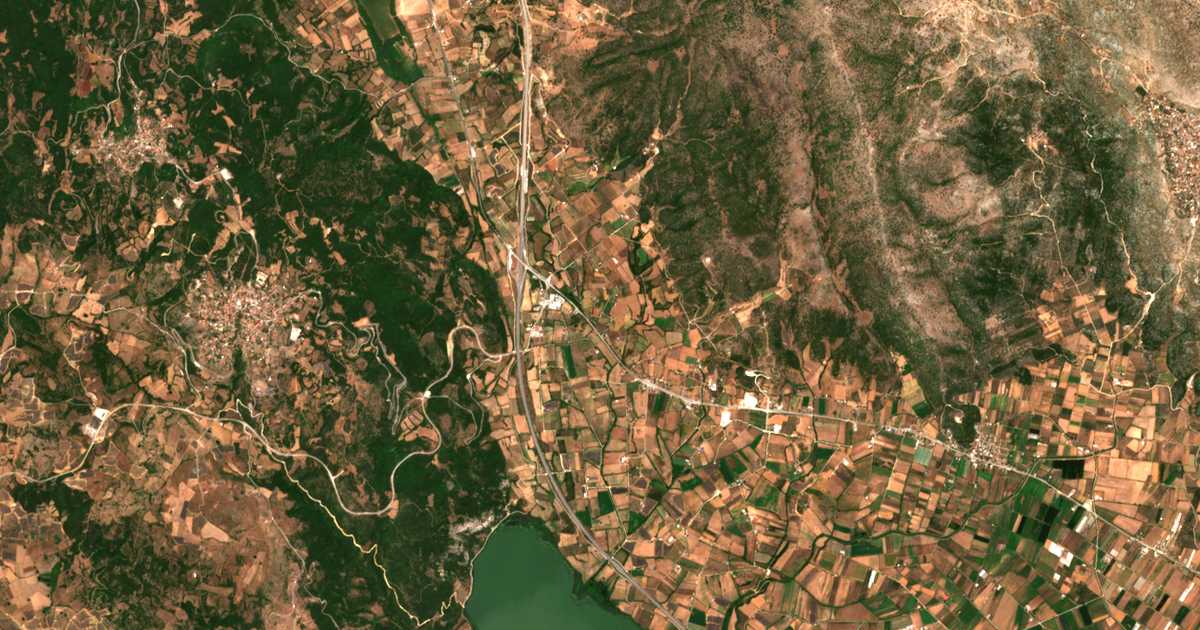 Satellitenkarte von Kouvarás