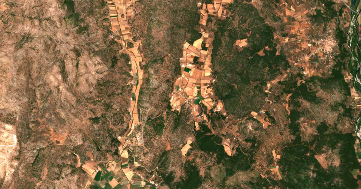 Satellitenkarte von Mánina Vlizianón