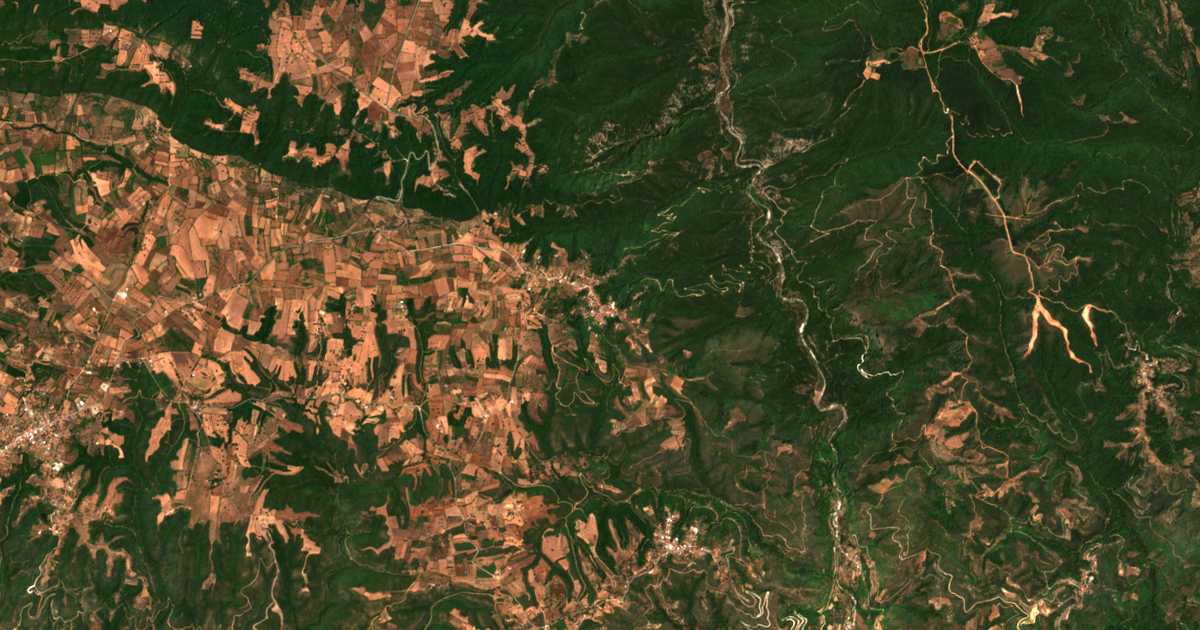 Satellitenkarte von Achladiní