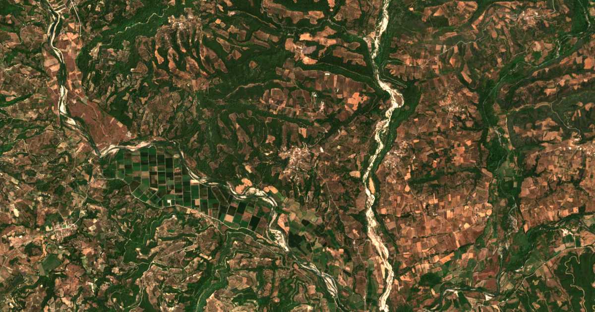 Satellitenkarte von Áspra Spítia