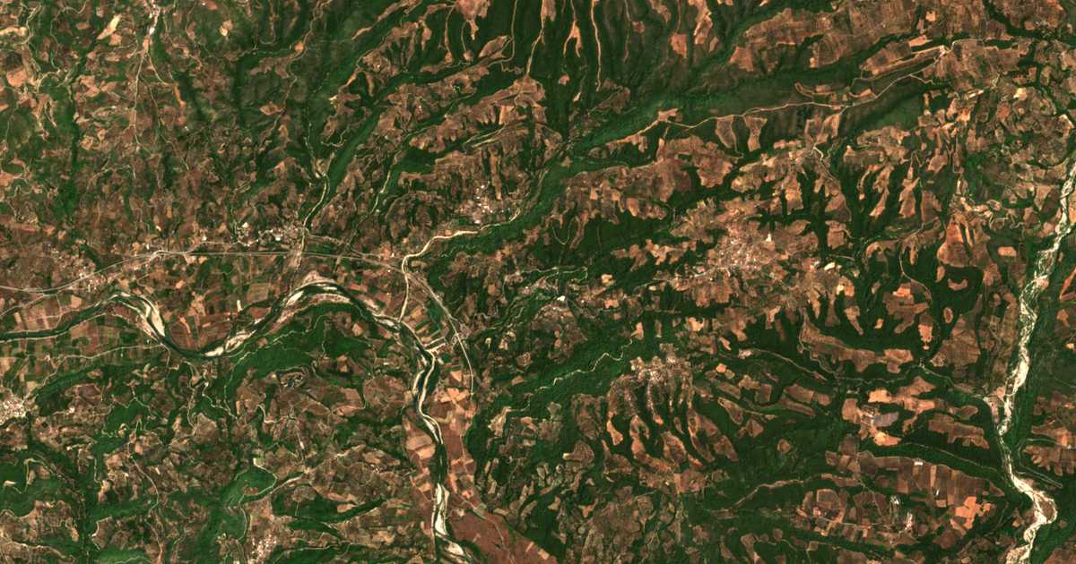Satellitenkarte von Loúvron
