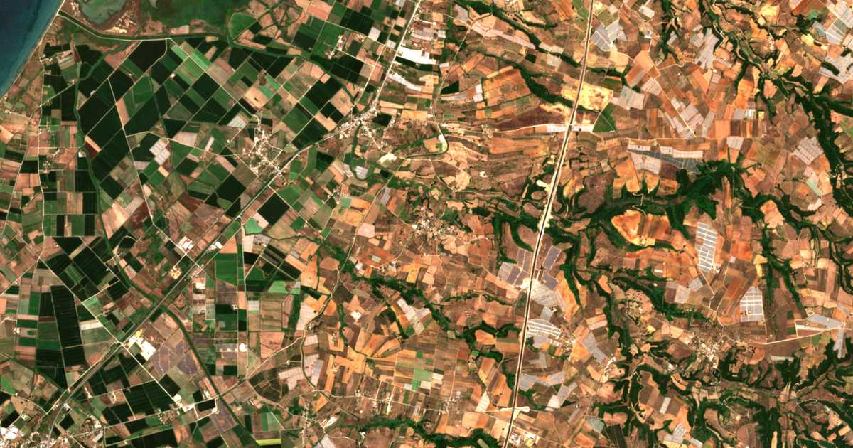 Satellitenkarte von Áno Kourtésion