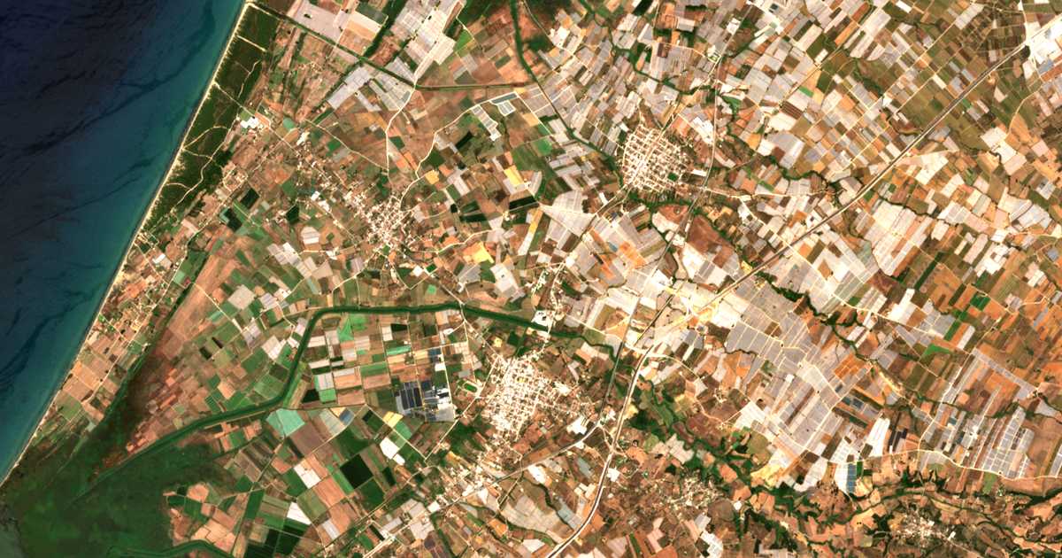 Satellitenkarte von Karvounaíika