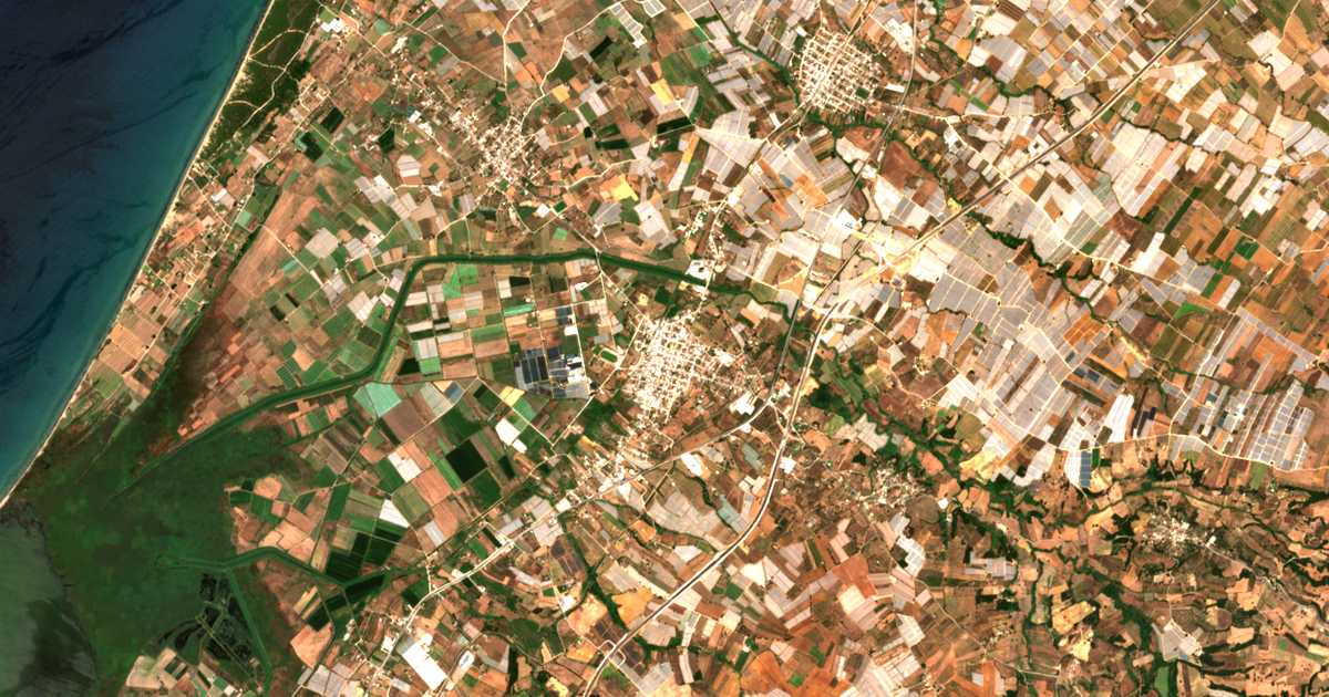 Satellitenkarte von Várda