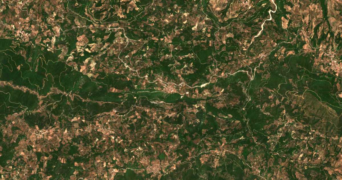 Satellitenkarte von Platiána