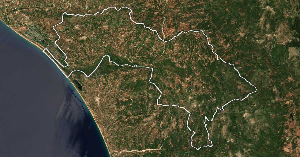 Satellitenbild mit eingezeichneter Grenze: Andritsena-Krestena