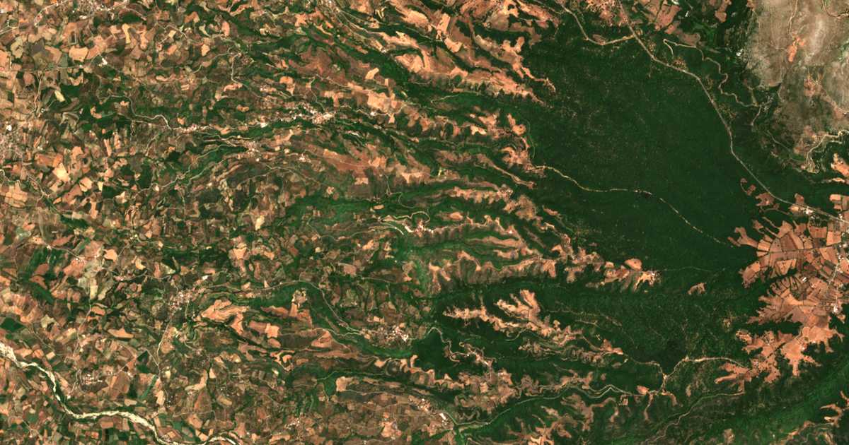 Satellitenkarte von Ágnanta