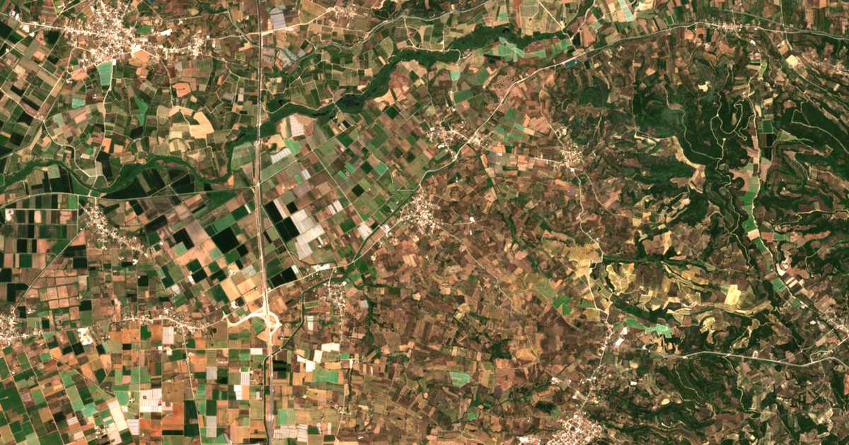 Satellitenkarte von Avgeíon