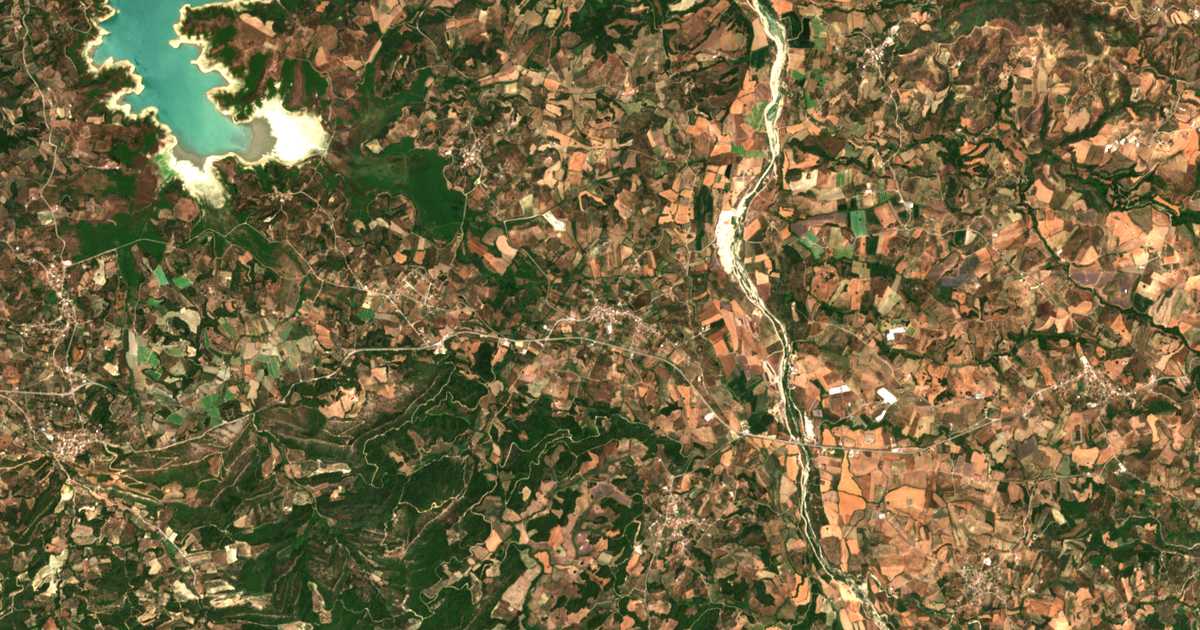 Satellitenkarte von Efýra