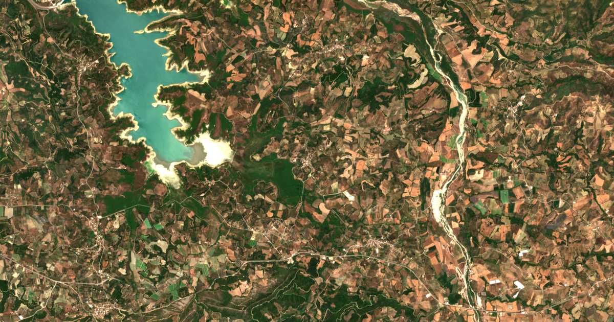 Satellitenkarte von Kámpos