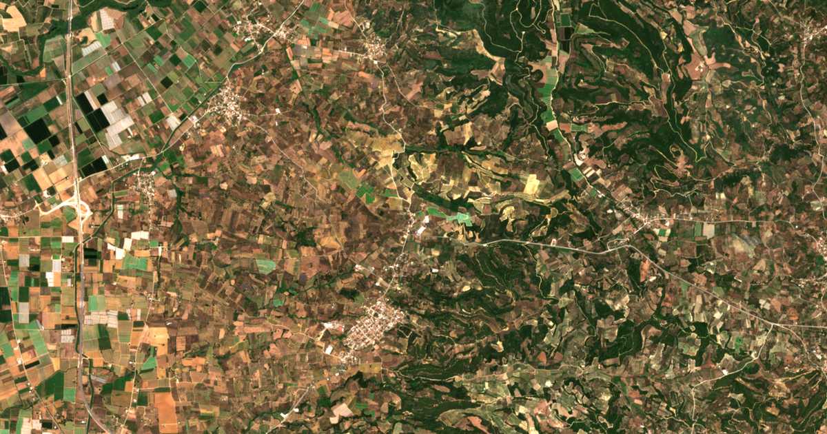 Satellitenkarte von Péra Chavári