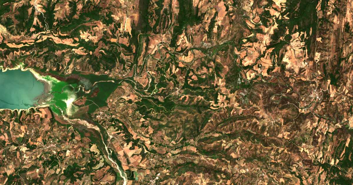Satellitenkarte von Válmi