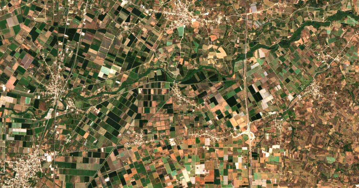 Satellitenkarte von Agía Mávra