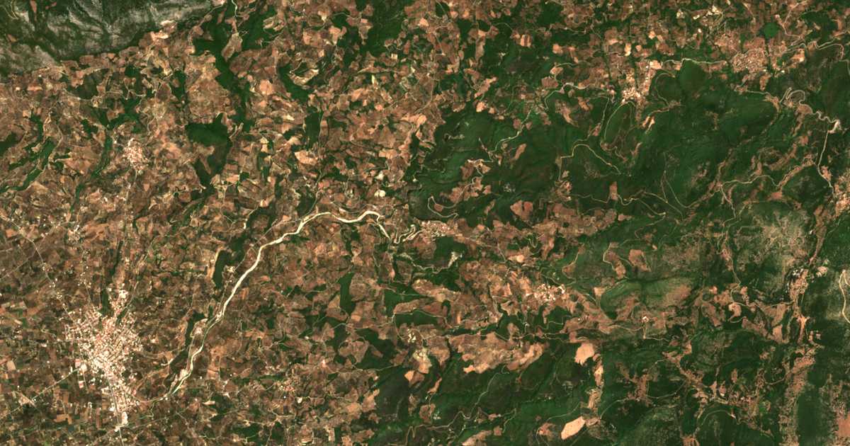 Satellitenkarte von Aríni