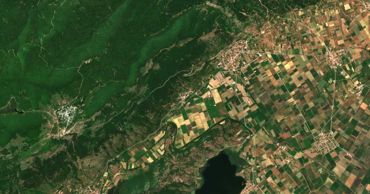 Satellitenkarte von Agrapidéai
