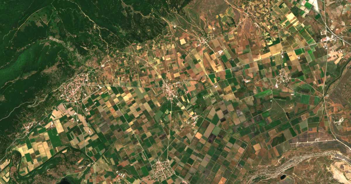 Satellitenkarte von Pedinón