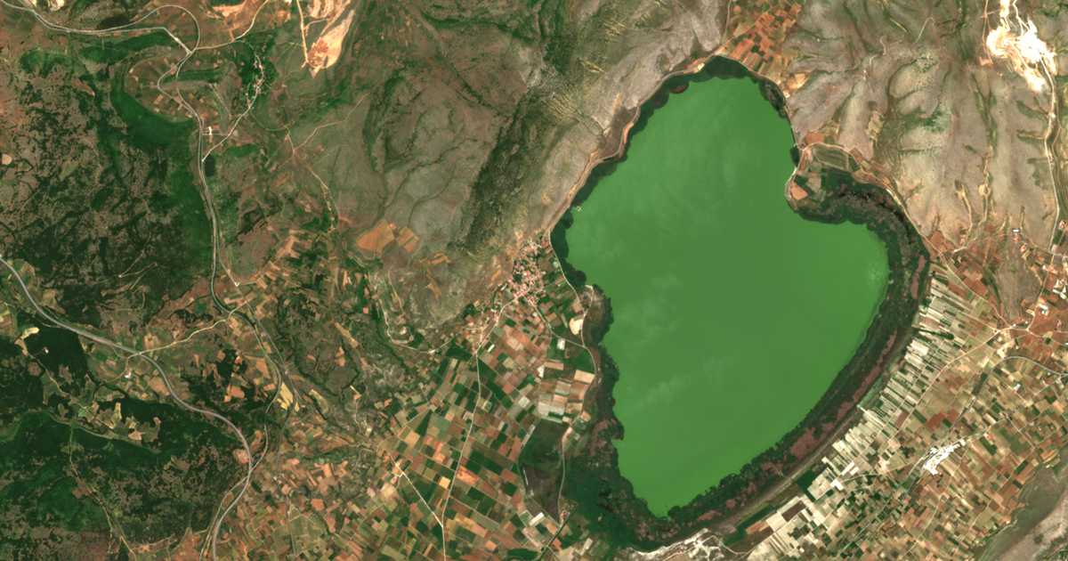 Satellitenkarte von Pétrai