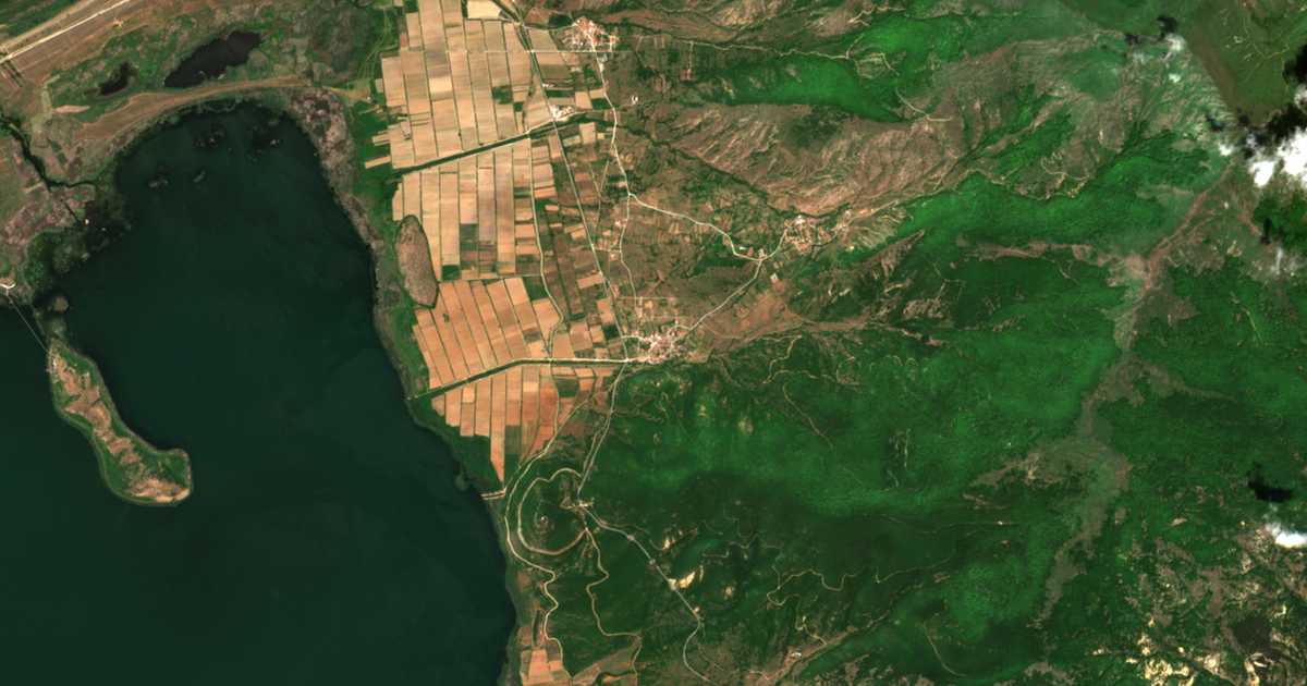 Satellitenkarte von Lefkón