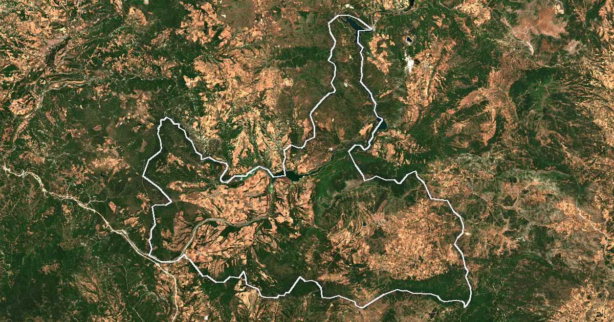 Satellitenbild mit eingezeichneter Grenze: Deskati