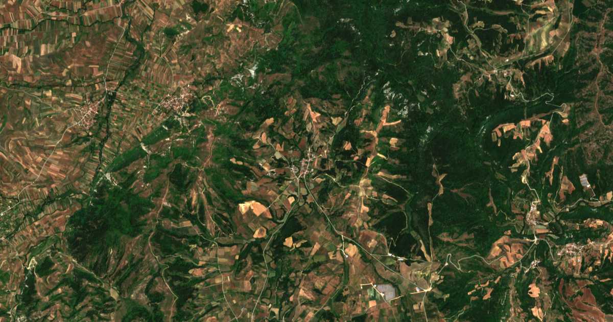 Satellitenkarte von Komninades