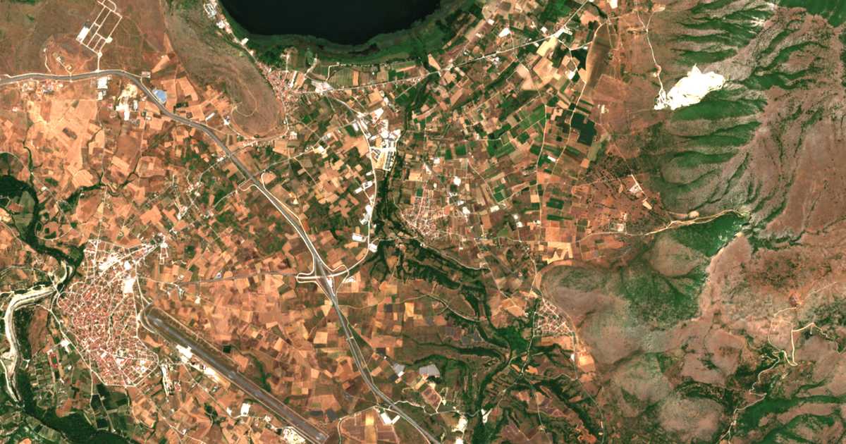 Satellitenkarte von Ampelókipoi