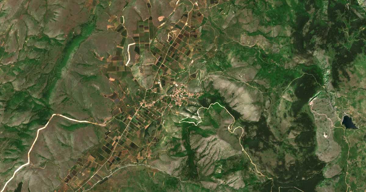 Satellitenkarte von Mesóvounon