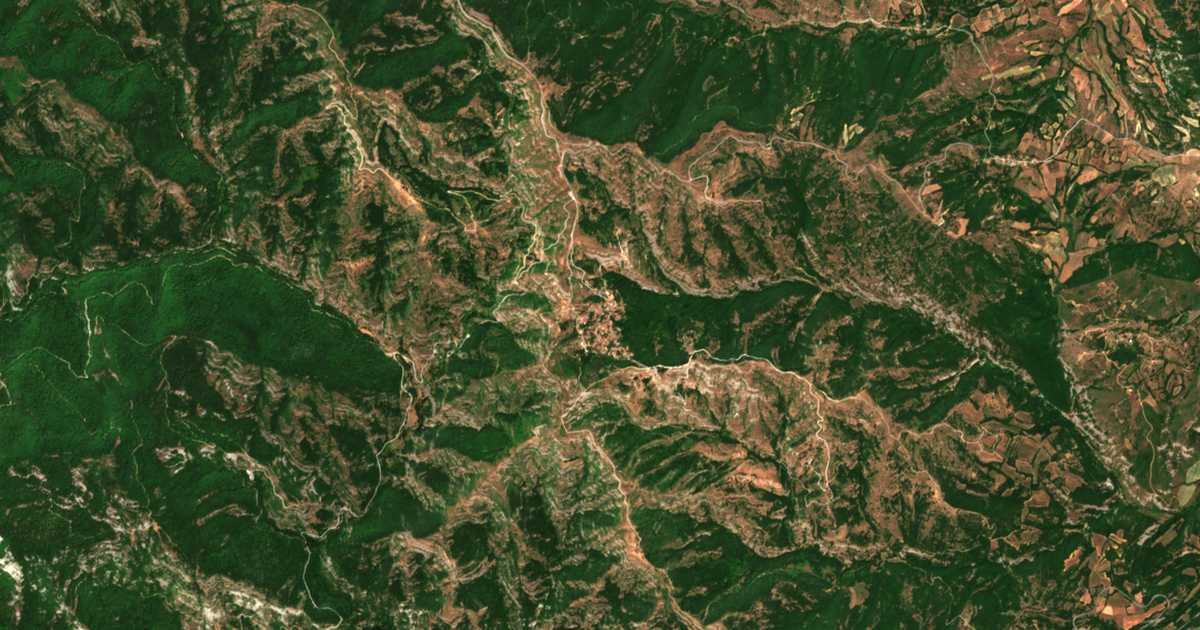Satellitenkarte von Avgerinós