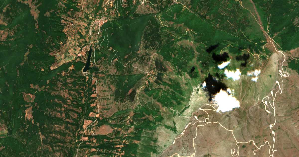 Satellitenkarte von Námata
